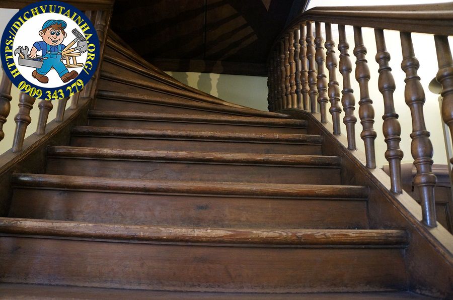 sửa cầu thang gỗ tại nhà phường Phước Long