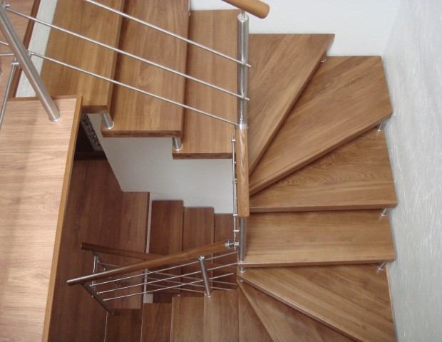 sửa cầu thang gỗ tại nhà phường Vườn Lài